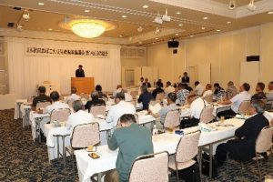 講演を聞く参加者達の様子