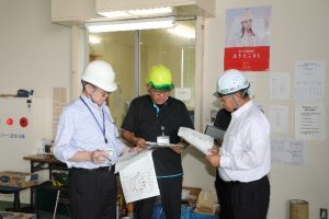 営農センター関連施設で安全管理指導巡回の様子