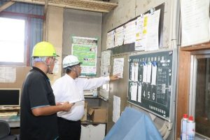 合計14項目について詳細に巡視を行う様子