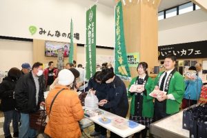 「秋田おばこ牛」販売会を開催の様子