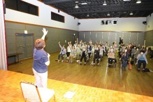身体を動かす健康講座の様子
