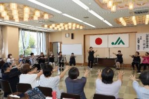 認知症予防体操の様子