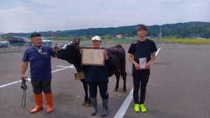 最高賞の秋田県知事賞を受賞し「まいひめ」と草彅昭平さん（中仙）