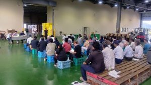 りんどう出荷目揃い会の様子